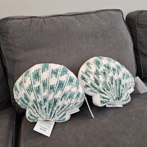 NWT Set Of 2 Shell-Shaped Throw Pillows